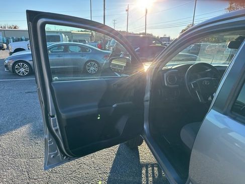 Used 2019 Toyota Tacoma SR5 image 14