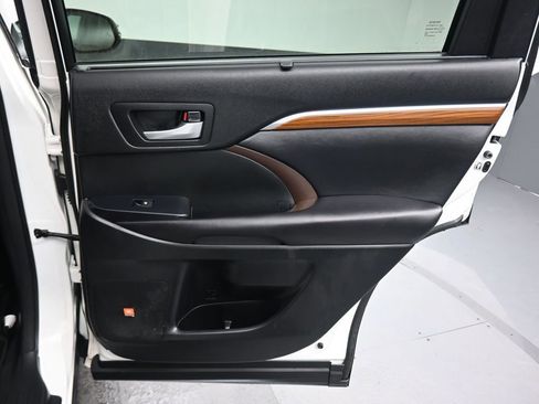 Used 2017 Toyota Highlander Limited w/ Protection Package #3 image 46