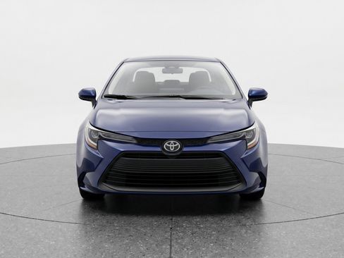 Used 2025 Toyota Corolla LE FWD image 2