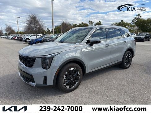 Certified 2025 Kia Sorento S w/ Panoramic Sunroof Package image 1