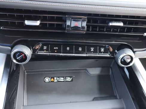 New 2025 Chevrolet Suburban Premier image 12