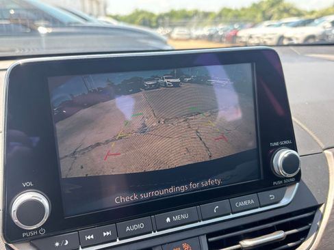 Used 2025 Nissan Altima 2.5 SV FWD image 23