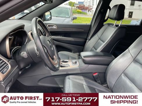 Used 2017 Jeep Grand Cherokee Limited AWD/4WD image 9