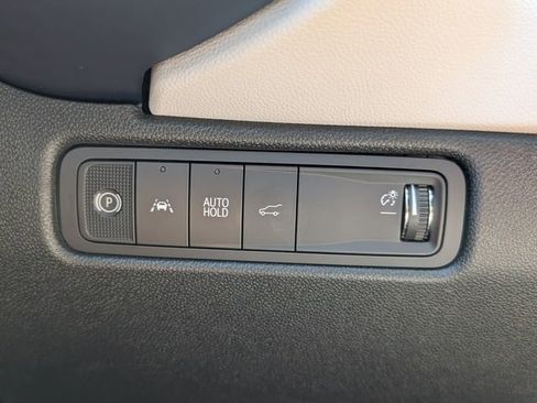 Used 2023 Buick Encore GX Essence w/ Experience Buick Package FWD image 26