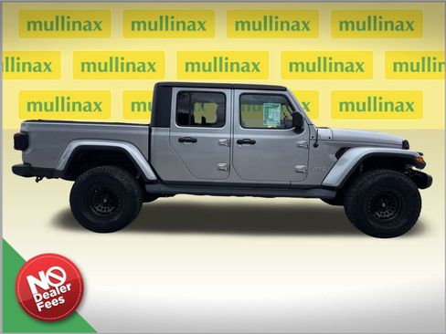 Used 2020 Jeep Gladiator Overland image 2