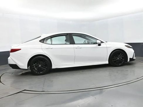 Used 2025 Toyota Camry SE FWD image 4