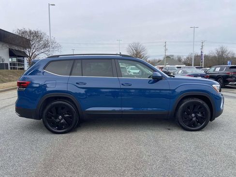 New 2026 Volkswagen Atlas SE FWD image 2