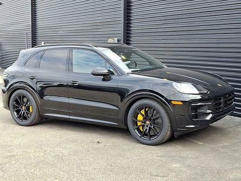 New 2026 Porsche Cayenne GTS image 9