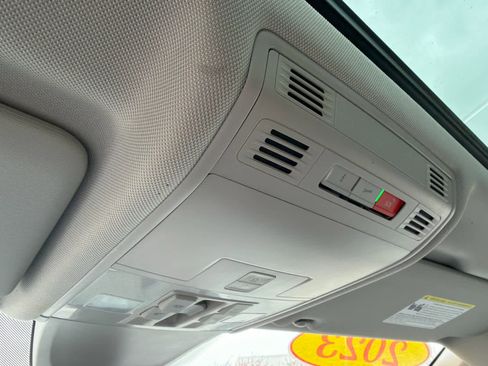 Used 2023 Volkswagen Tiguan SE w/ Panoramic Sunroof Package AWD/4WD image 35