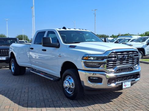 Used 2026 RAM 3500 Tradesman w/ Chrome Appearance Group A AWD/4WD image 3