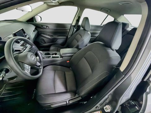Used 2024 Nissan Altima 2.5 S FWD image 13