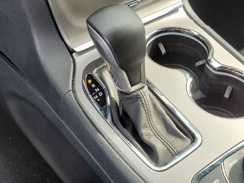 Used 2019 Jeep Grand Cherokee Limited image 19