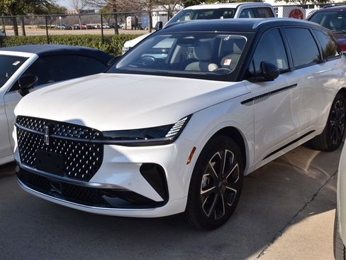 Certified 2026 Lincoln Nautilus Reserve image 2