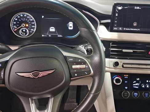 Used 2025 Genesis G70 2.5T AWD/4WD image 15