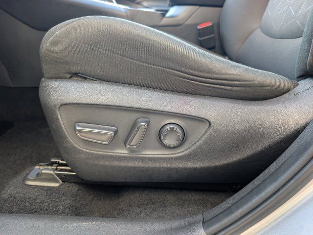 Used 2025 Toyota RAV4 XLE AWD/4WD image 20
