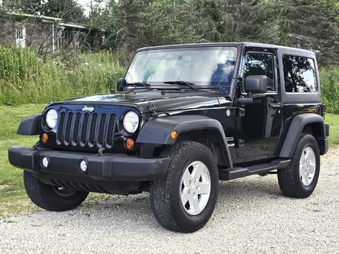 Used 2013 Jeep Wrangler Sport AWD/4WD image 2