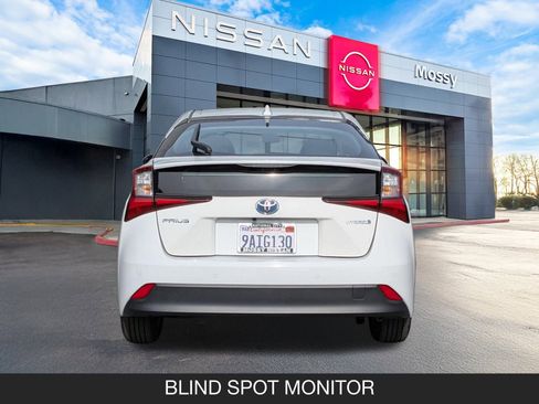 Used 2022 Toyota Prius LE image 9