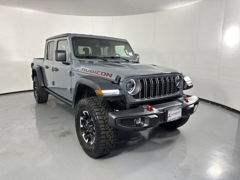 Used 2026 Jeep Gladiator Rubicon AWD/4WD image 3