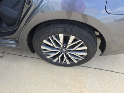 Used 2025 Nissan Altima 2.5 SV image 12