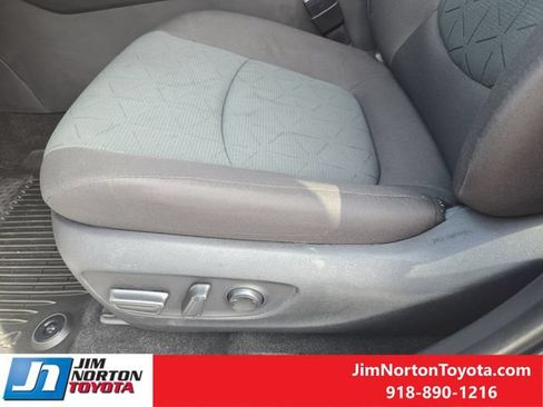 Used 2025 Toyota RAV4 XLE FWD image 26