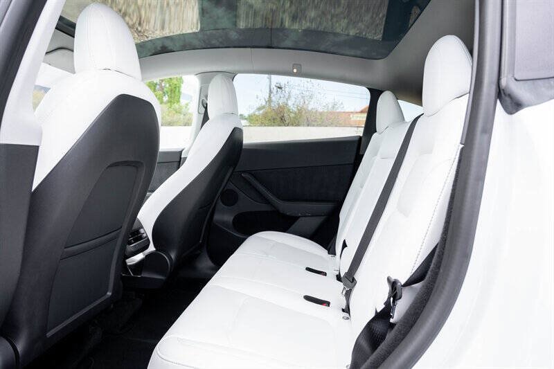 Used 2022 Tesla Model Y Long Range AWD/4WD image 15