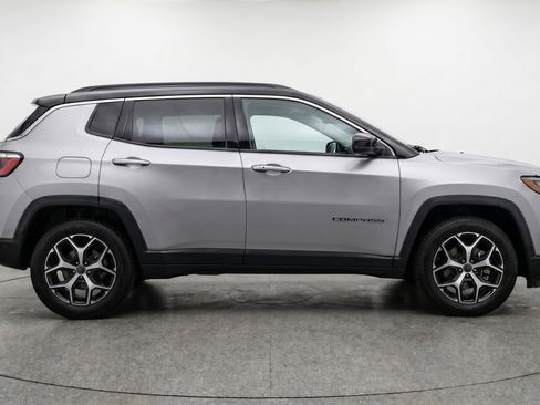 Used 2025 Jeep Compass Limited AWD/4WD image 11