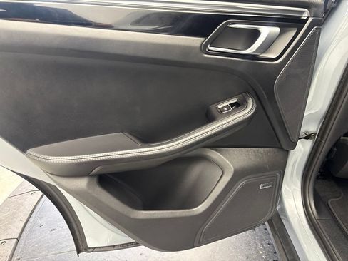 Certified 2024 Porsche Macan AWD/4WD image 18