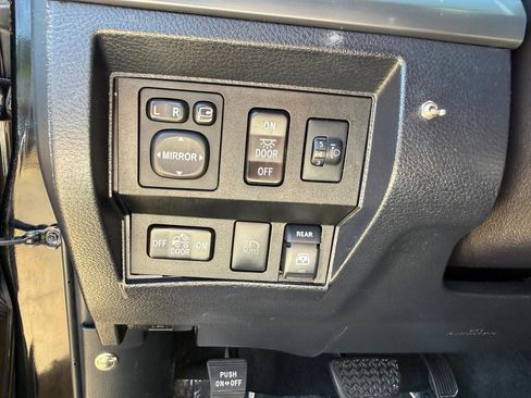 Used 2018 Toyota Tundra Platinum AWD/4WD image 11