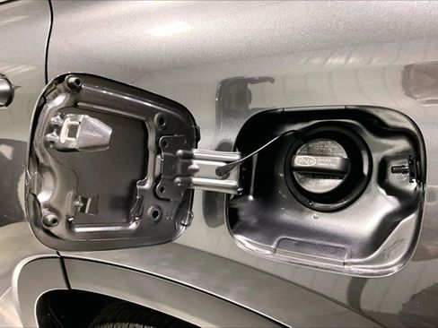 Certified 2024 Toyota Highlander XLE AWD/4WD image 44