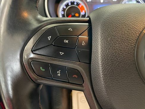 Used 2019 Jeep Cherokee Trailhawk w/ Cold Weather Group AWD/4WD image 10