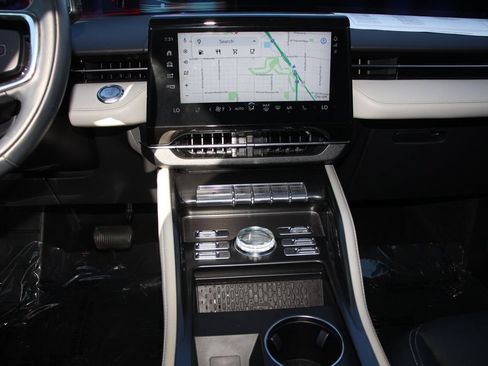 Certified 2025 Lincoln Nautilus Premier AWD/4WD image 13