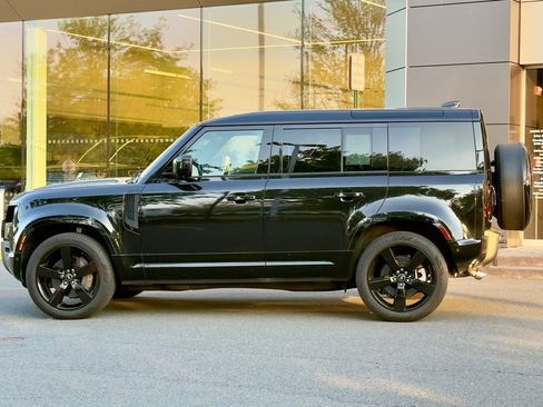 Used 2025 Land Rover Defender 110 X-Dynamic SE AWD/4WD image 3