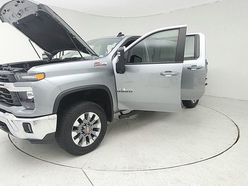Used 2024 Chevrolet Silverado 2500 LT w/ Texas Edition AWD/4WD image 10