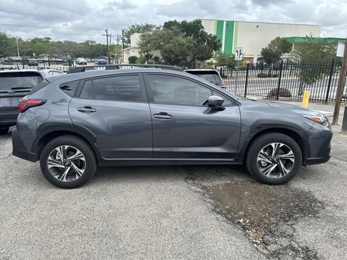 Used 2024 Subaru Crosstrek 2.0i Premium image 2