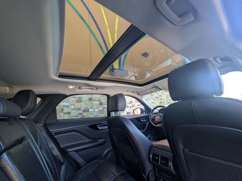 Used 2017 Jaguar F-PACE Prestige image 37