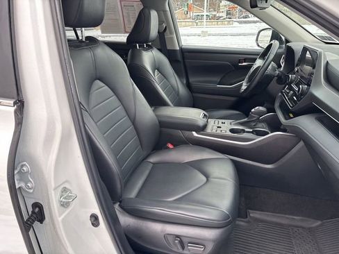 Certified 2023 Toyota Highlander XLE image 13