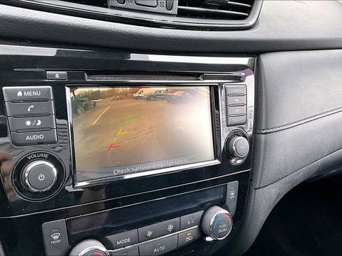 Used 2019 Nissan Rogue SV image 11