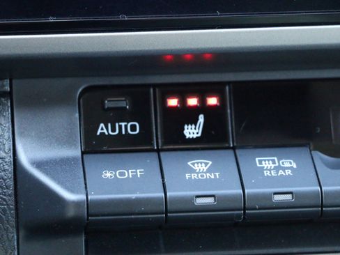 Used 2025 Toyota Camry XLE image 21