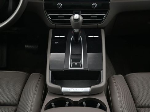 Used 2022 Porsche Macan image 10
