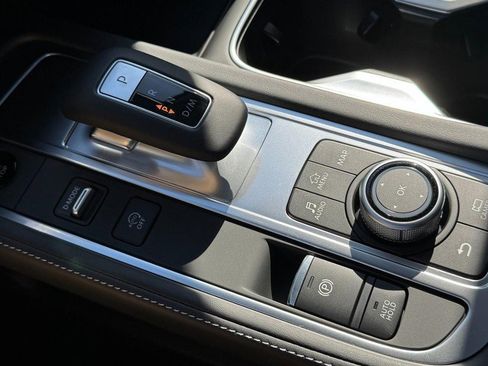 New 2026 INFINITI QX60 Luxe w/ Family Package image 13