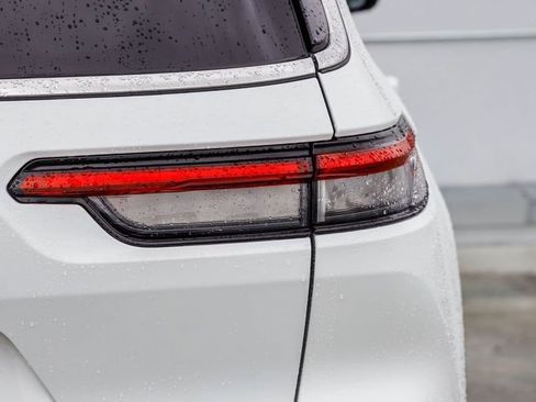 Certified 2024 Jeep Grand Cherokee L Limited w/ Luxury Tech Group II image 10