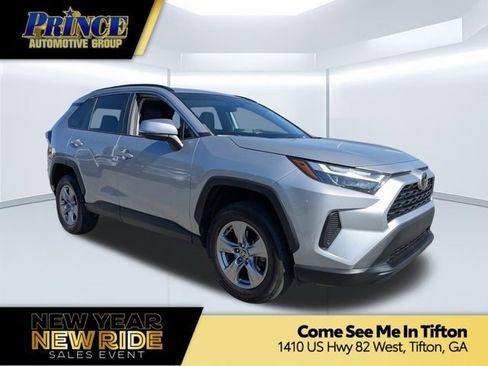 Used 2022 Toyota RAV4 XLE image 1