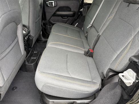 Used 2025 Jeep Wrangler Sahara image 19