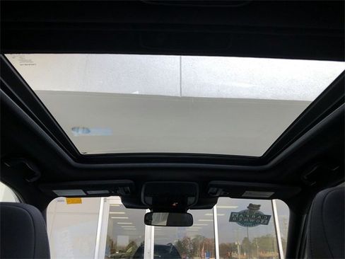 Used 2025 Subaru Forester Premium image 32