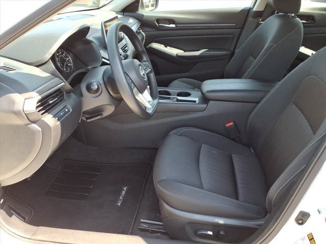 Used 2025 Nissan Altima 2.5 SV FWD image 14