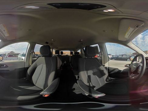 Used 2024 Chrysler Voyager LX image 45