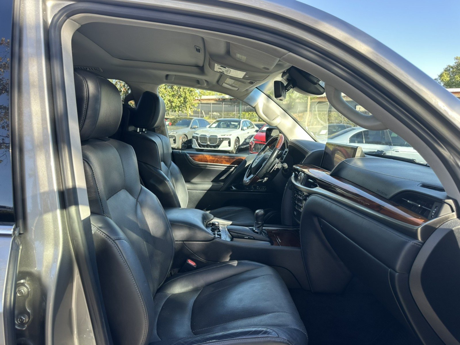 Used 2017 Lexus LX 570 4WD image 20