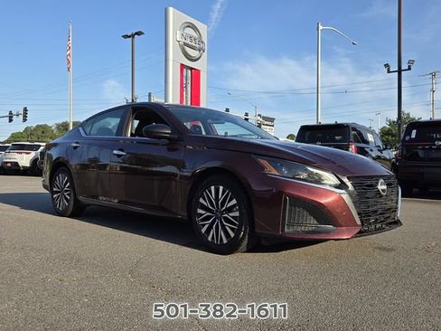 Used 2025 Nissan Altima 2.5 SV FWD image 4
