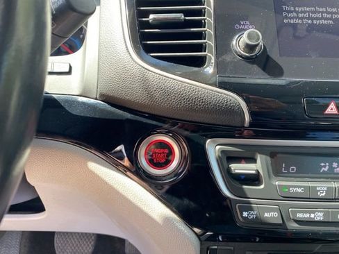 Used 2021 Honda Pilot Touring image 34