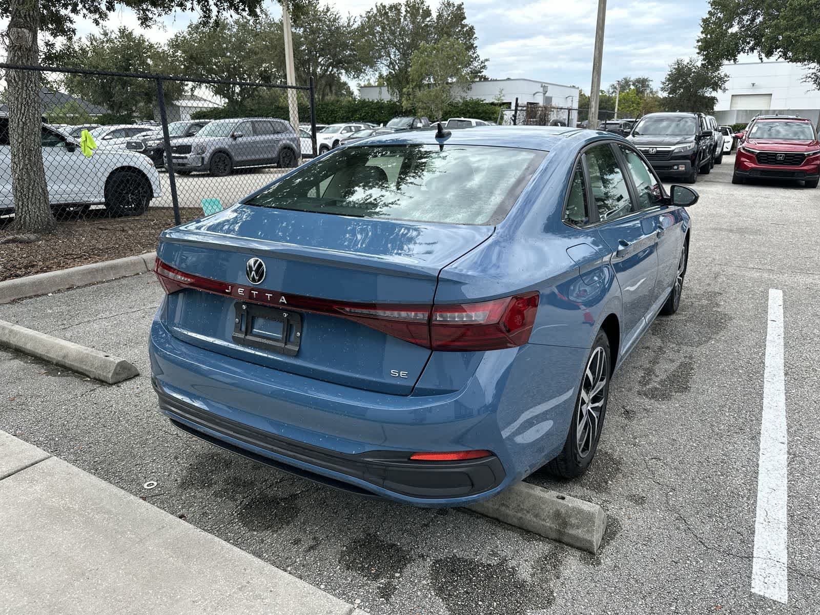 Used 2025 Volkswagen Jetta SE FWD image 8